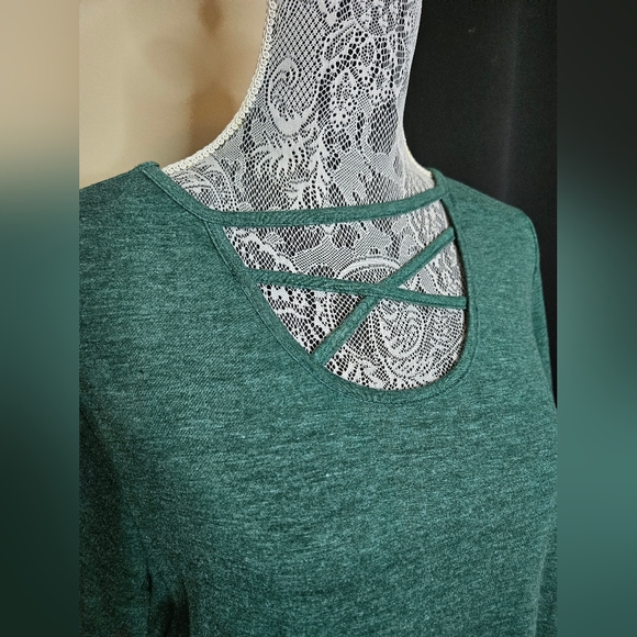 Basic Top - Picture 3 of 4